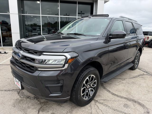 Used 2024 Ford Expedition XLT AWD/4WD image 3