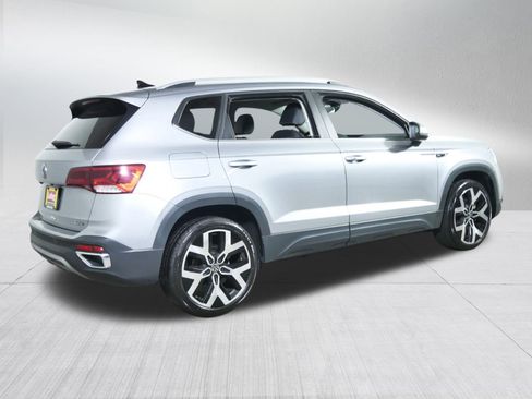 Used 2022 Volkswagen Taos SEL image 7