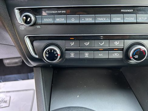 Used 2019 Kia Optima LX image 24