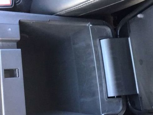 Used 2024 Ford Explorer XLT w/ Equipment Group 202A image 26