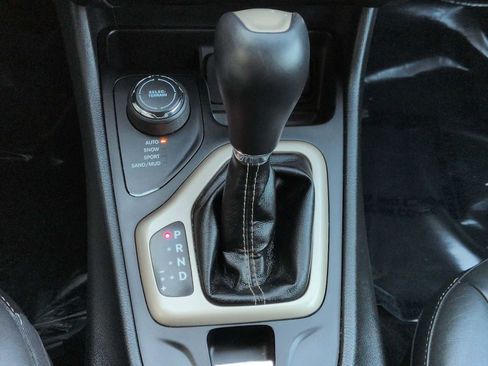 Used 2016 Jeep Cherokee Limited image 35