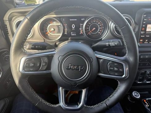 Used 2022 Jeep Wrangler Unlimited Sahara w/ LED Lighting Group AWD/4WD image 17