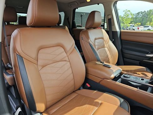 Used 2023 Nissan Pathfinder Platinum w/ Cargo Package AWD/4WD image 14
