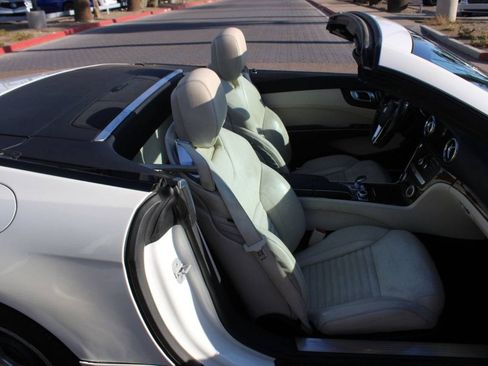 Used 2014 Mercedes-Benz SL 550 w/ Driver Assistance Package image 23