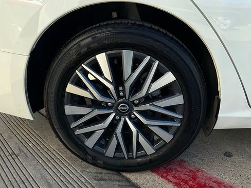 Used 2025 Nissan Altima 2.5 SV image 9