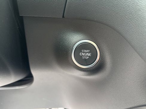 Certified 2023 Volvo XC40 B5 Ultimate w/ Protection Package Premier image 26