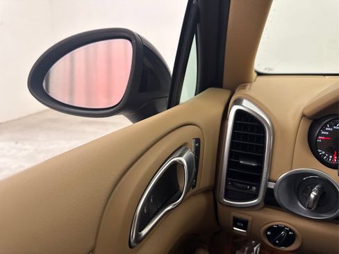Used 2014 Porsche Cayenne AWD/4WD image 38