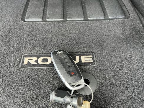 Used 2025 Nissan Rogue SV AWD/4WD image 21