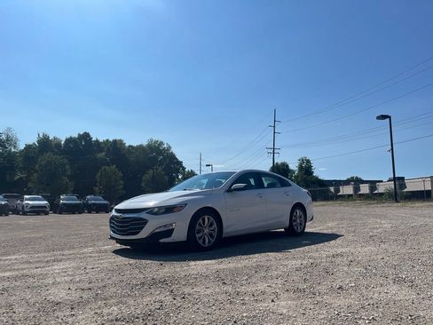 Used 2024 Chevrolet Malibu LT FWD image 2