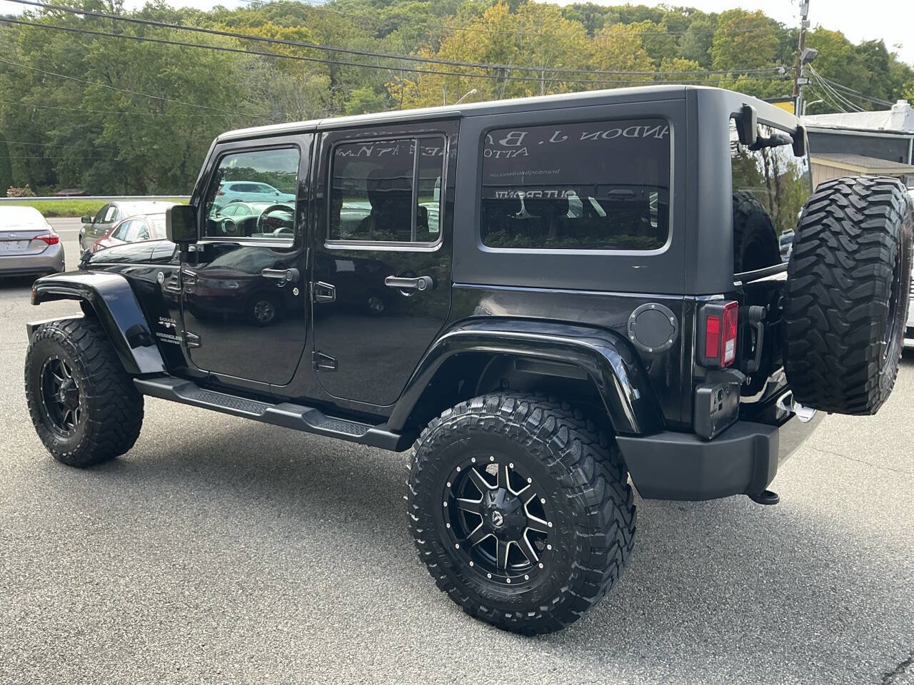 Used 2016 Jeep Wrangler Unlimited Sahara w/ Connectivity Group AWD/4WD image 9