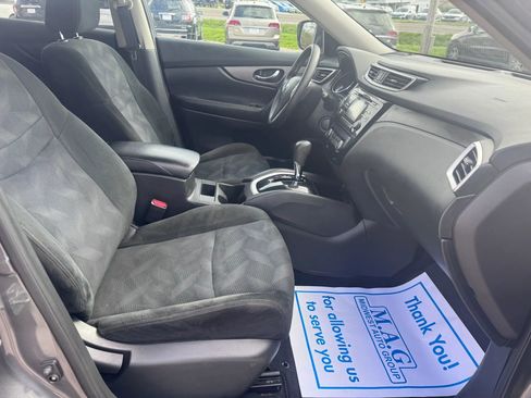 Used 2016 Nissan Rogue SV w/ SV Moonroof Package image 35