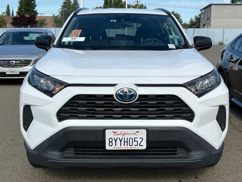 Used 2021 Toyota RAV4 LE AWD/4WD image 2