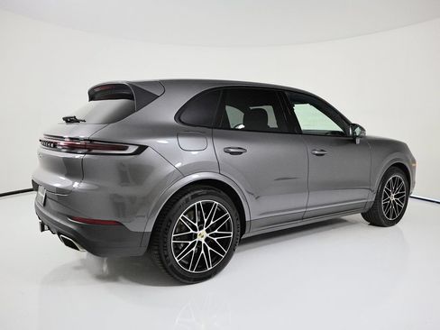 Used 2024 Porsche Cayenne AWD/4WD image 7