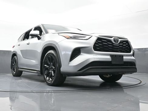 Used 2022 Toyota Highlander L image 64