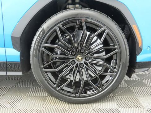 Used 2025 Lamborghini Urus SE image 31