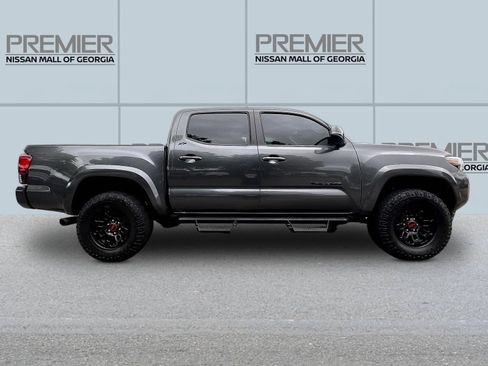 Used 2022 Toyota Tacoma SR5 w/ Technology Package RWD image 8