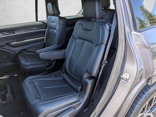 Used 2025 Jeep Grand Cherokee L Limited AWD/4WD image 18