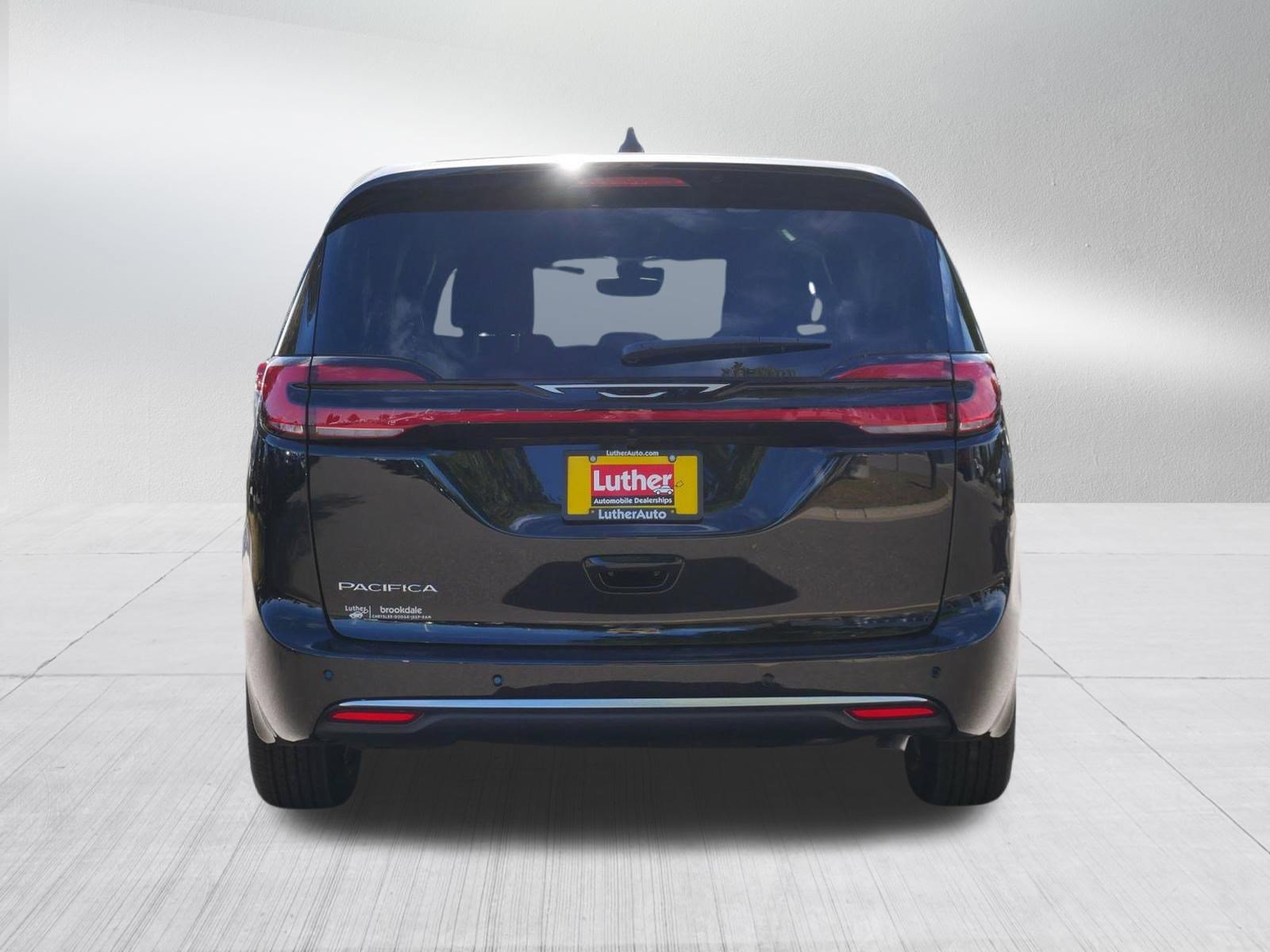 New 2027 Chrysler Pacifica Select FWD image 6