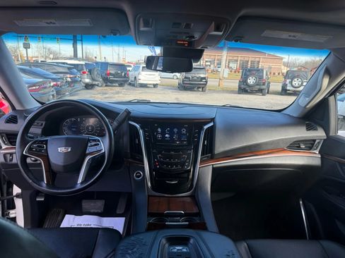 Used 2017 Cadillac Escalade ESV Luxury AWD/4WD image 20