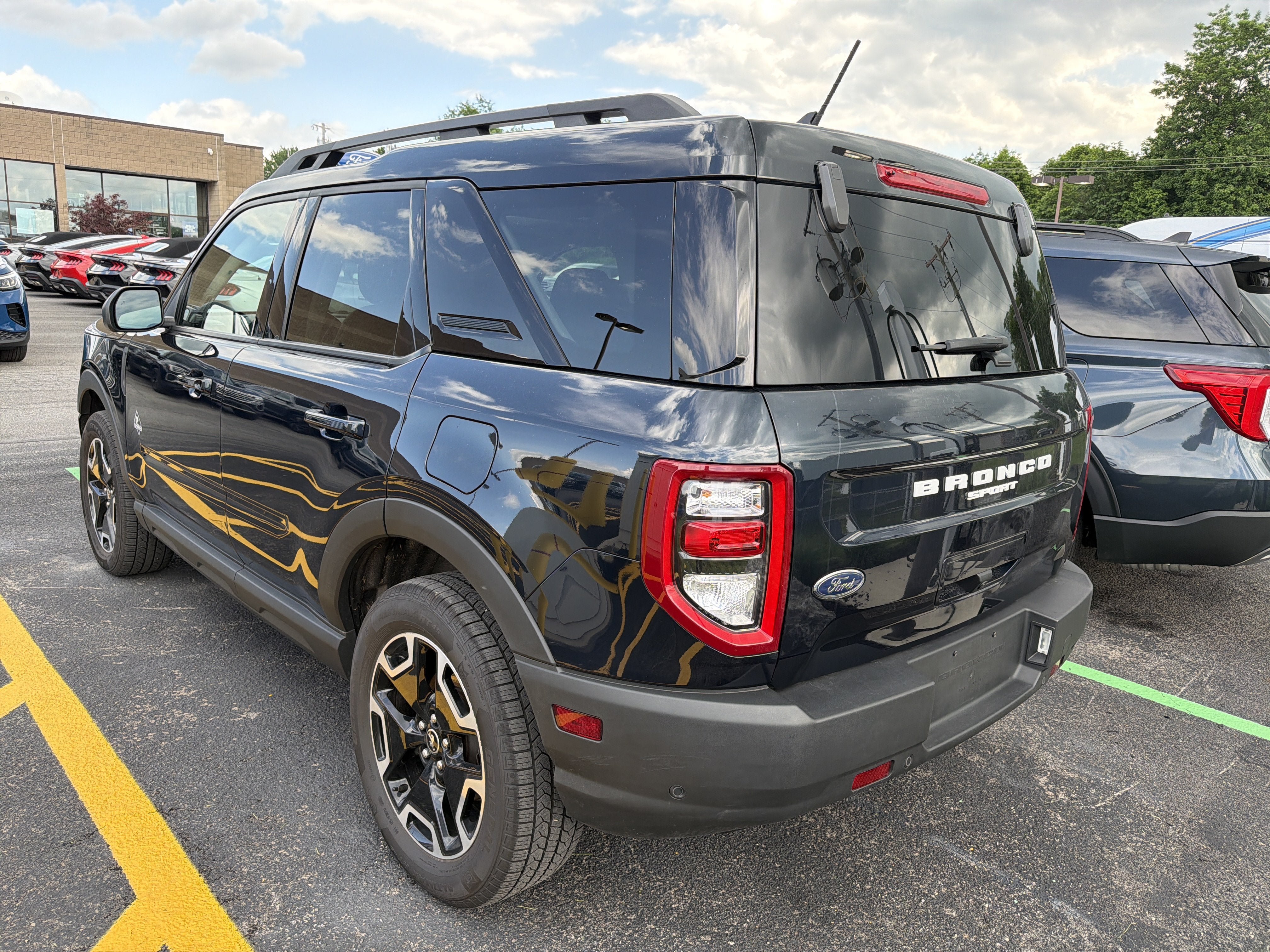 Used 2023 Ford Bronco Sport Outer Banks w/ Tech Package AWD/4WD image 5