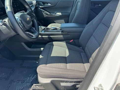 Used 2025 Chevrolet Equinox LT FWD image 16