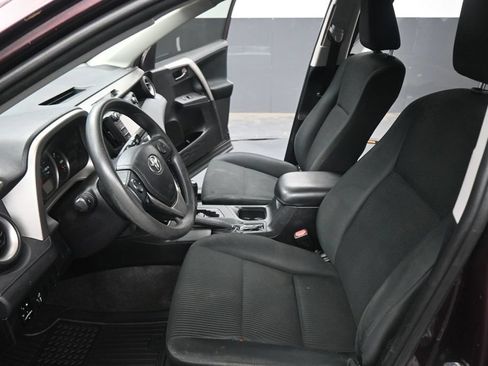 Used 2016 Toyota RAV4 LE FWD image 9