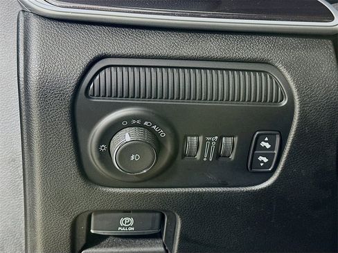 Used 2023 Jeep Wagoneer 2WD image 14