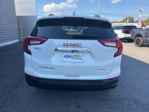 Used 2023 GMC Terrain SLE w/ Driver Convenience Package image 4
