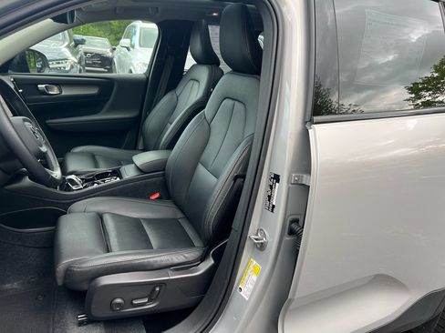Certified 2024 Volvo XC40 B5 Plus AWD/4WD image 11