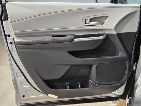 Used 2022 Toyota Sienna XLE image 20