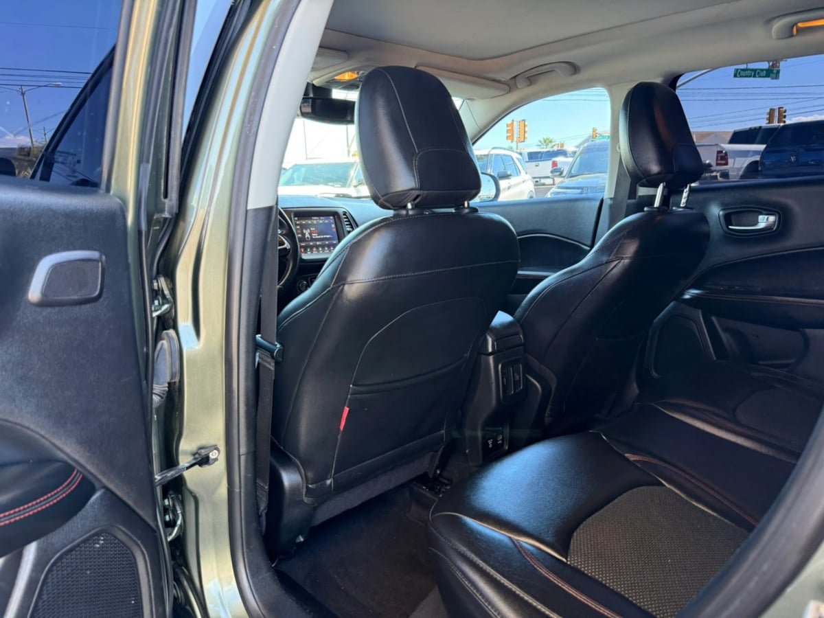 Used 2017 Jeep Compass Trailhawk AWD/4WD image 40