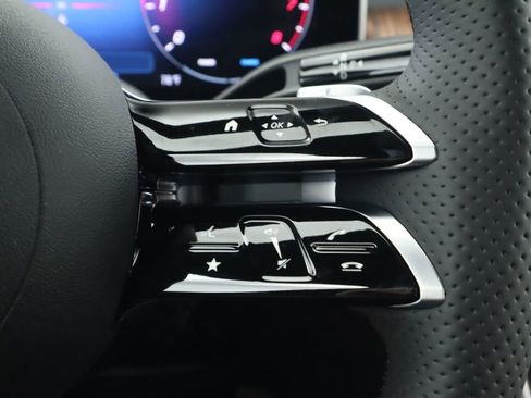 Certified 2025 Mercedes-Benz GLC 300 image 12