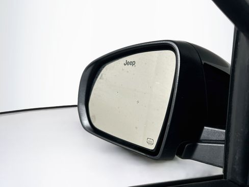 Used 2025 Jeep Compass Trailhawk AWD/4WD image 16