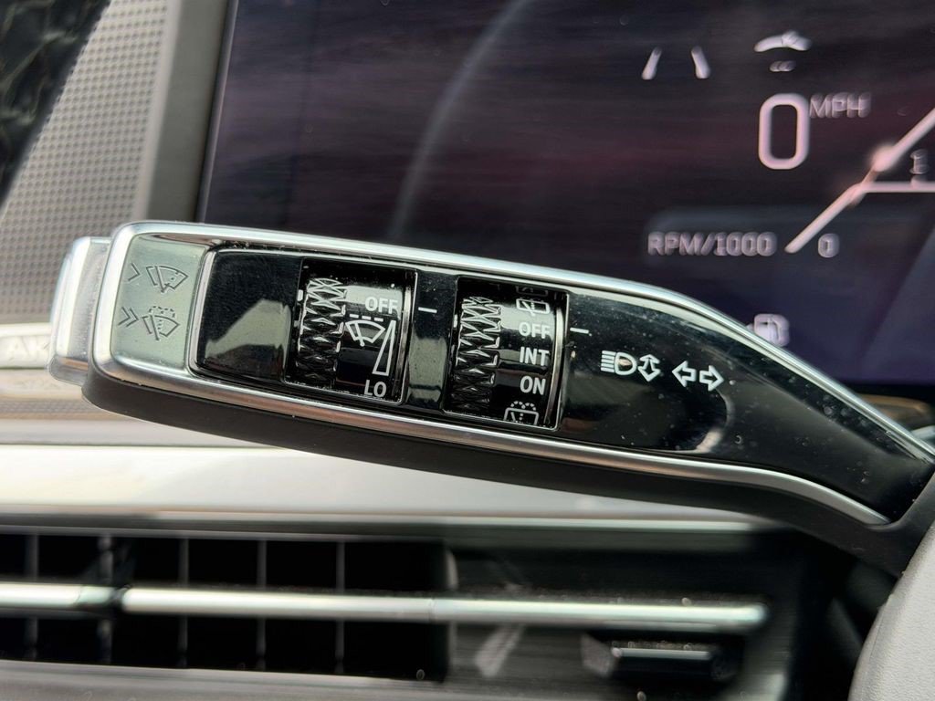 Certified 2025 Cadillac Escalade ESV Premium Luxury AWD/4WD image 26