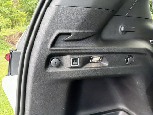 Certified 2025 Jeep Grand Cherokee L Limited w/ Black Appearance Package AWD/4WD image 11