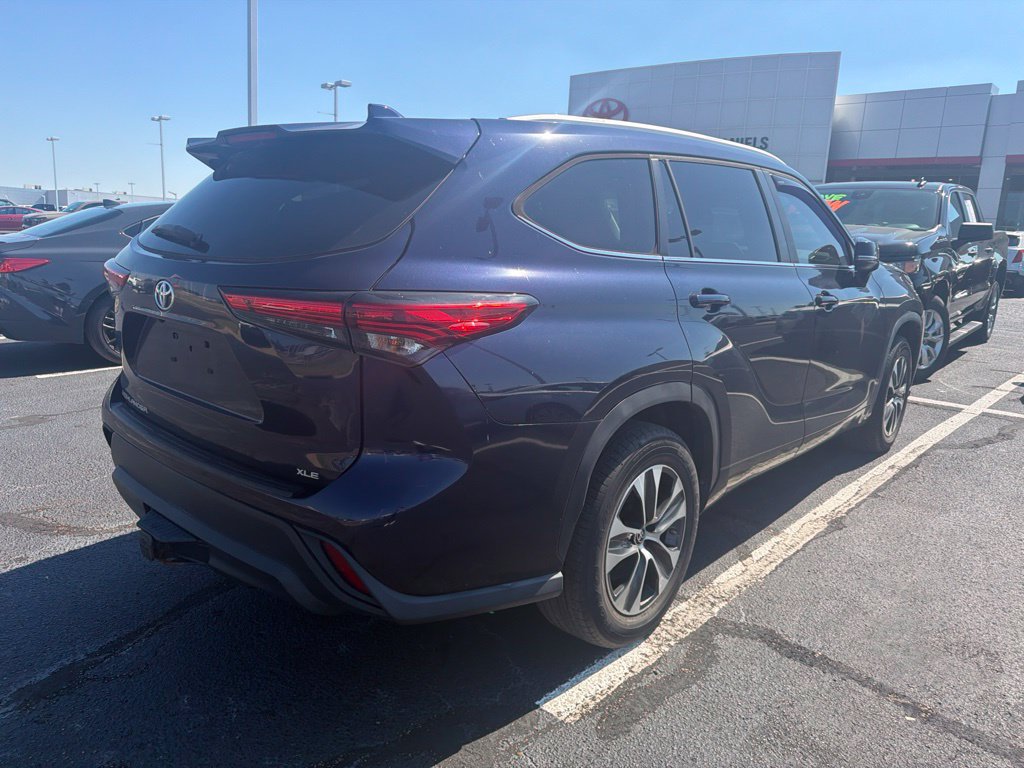 Used 2023 Toyota Highlander XLE FWD image 5