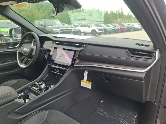 New 2026 Jeep Grand Cherokee Altitude AWD/4WD image 30