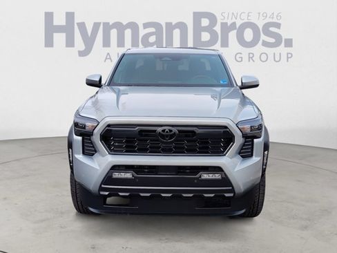 Used 2024 Toyota Tacoma TRD Off-Road AWD/4WD image 8