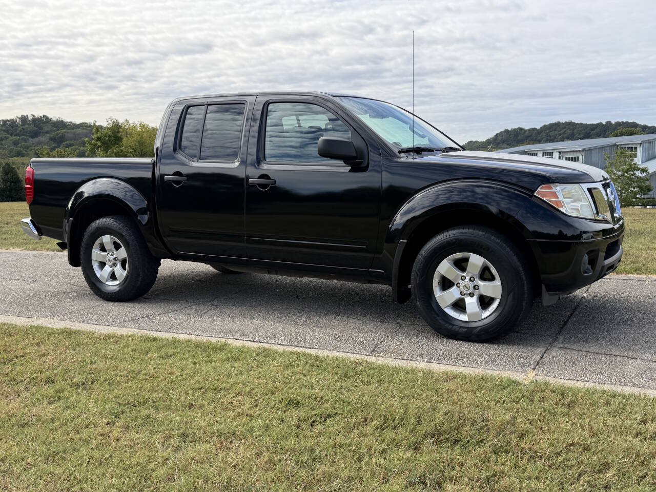 Used 2012 Nissan Frontier SV AWD/4WD image 9