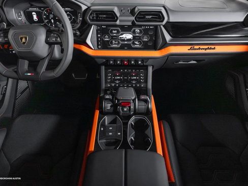 Used 2025 Lamborghini Urus SE image 30