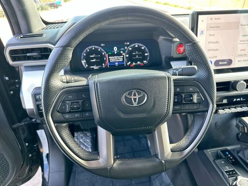 Used 2024 Toyota Tacoma TRD Off-Road image 15