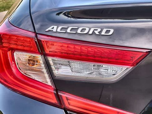 Used 2022 Honda Accord Touring image 8
