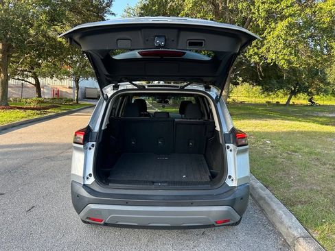 Used 2022 Nissan Rogue SV FWD image 11