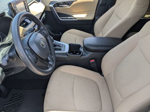 Used 2022 Toyota RAV4 XLE w/ Convenience Package image 18