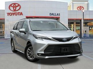 Used 2025 Toyota Sienna XLE FWD video 1