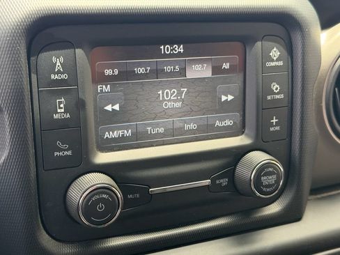 Used 2018 Jeep Wrangler Sport AWD/4WD image 16