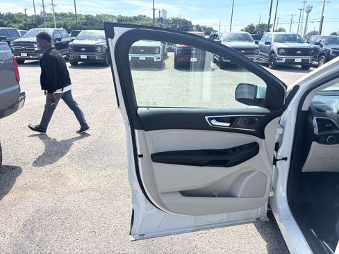 Used 2023 Ford Edge Titanium AWD/4WD image 7