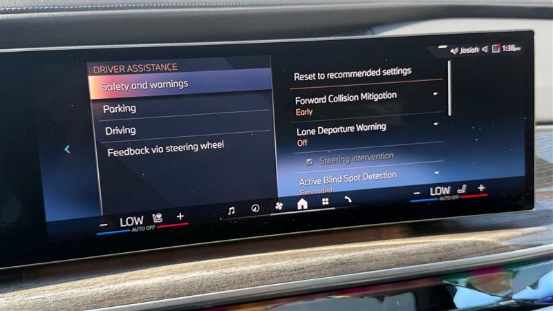 Used 2023 BMW i7 xDrive60 AWD/4WD image 27
