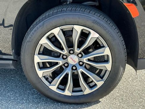 Used 2021 GMC Yukon Denali w/ Denali Premium Package image 13