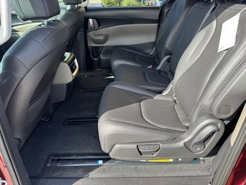New 2026 Kia Carnival FWD image 12